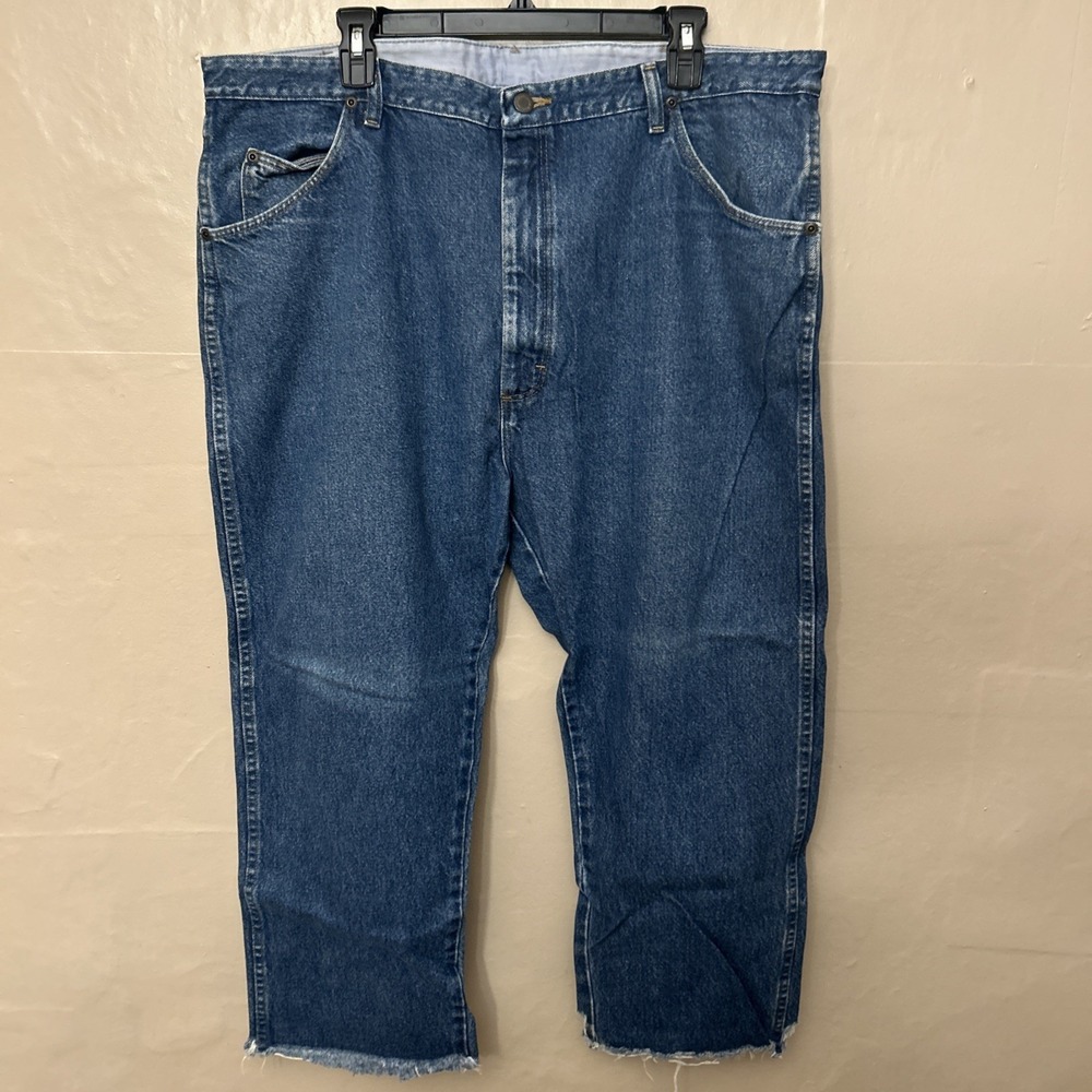 wrangler rugged wear jeans 42 X 26 Cut‎ Off Fringe Bottom Waders Cropped